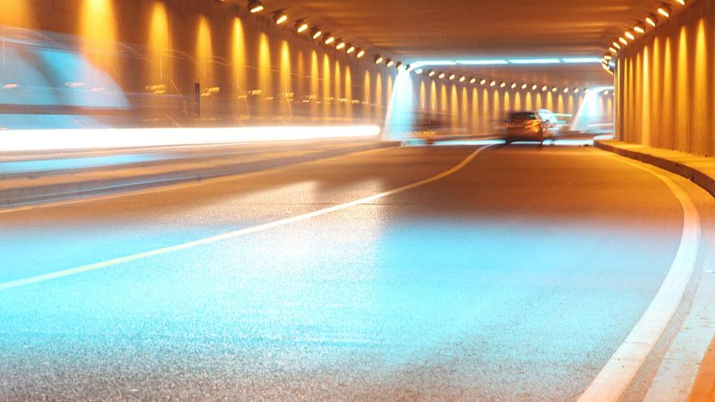 网红打卡热引安全风险 警方整治违规拍摄乱象