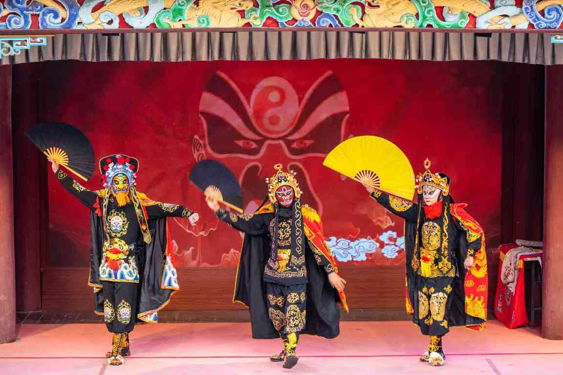 十四艺节点亮巴蜀文化盛宴 观演旅行深度融合促文旅消费