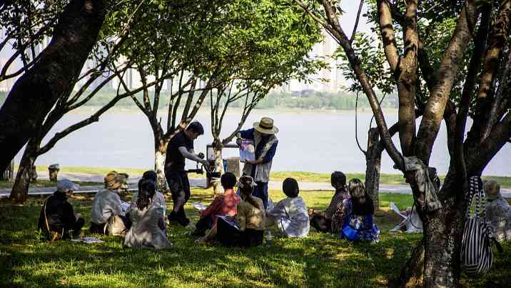 2024年度热词热语解读：科技发展与社会变迁的语言印记