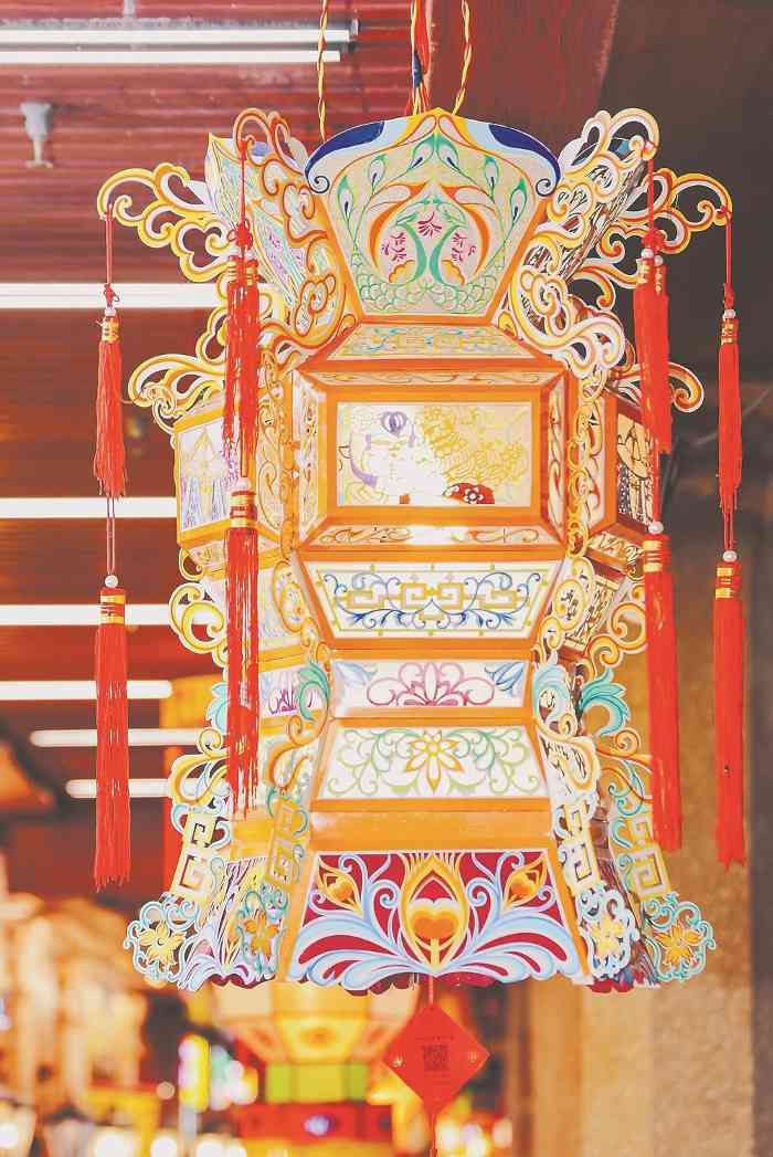 泉州灯彩传承千年文化底蕴 非遗花灯承载家族记忆与情感