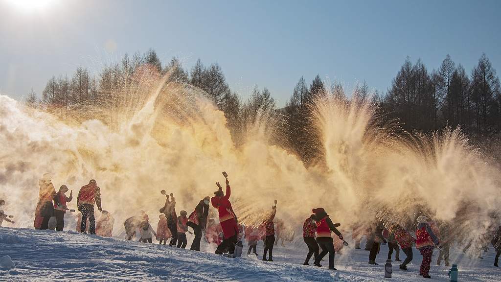 冰雪旅游热度攀升 东北西北成热门目的地