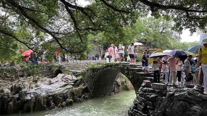 端午假期文旅消费火爆 龙舟热带动多地经济增长