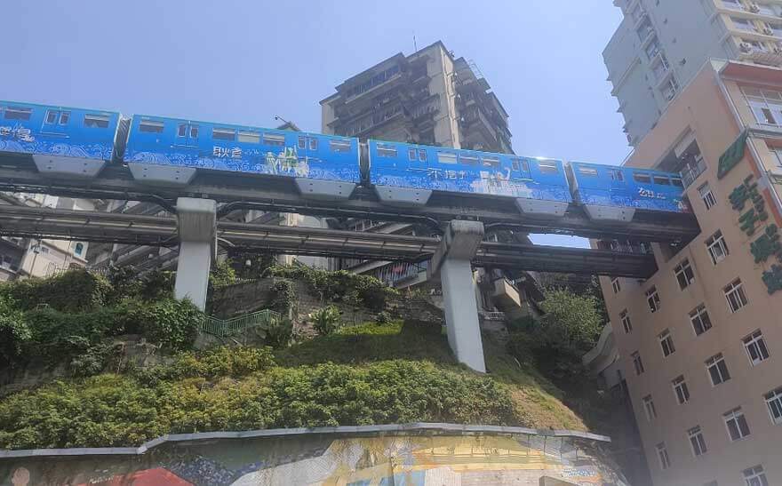 李子坝轻轨站 李子坝轻轨站