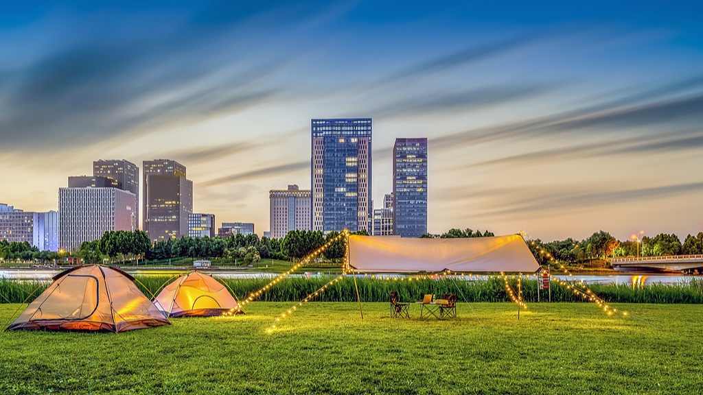 春日经济活力十足 赏花尝鲜带动文旅消费热潮