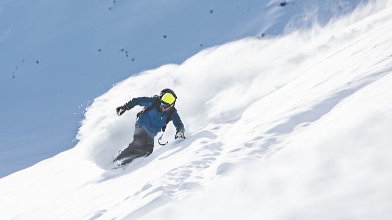 高铁推出雪具便利行服务 坐着高铁去滑雪更便捷