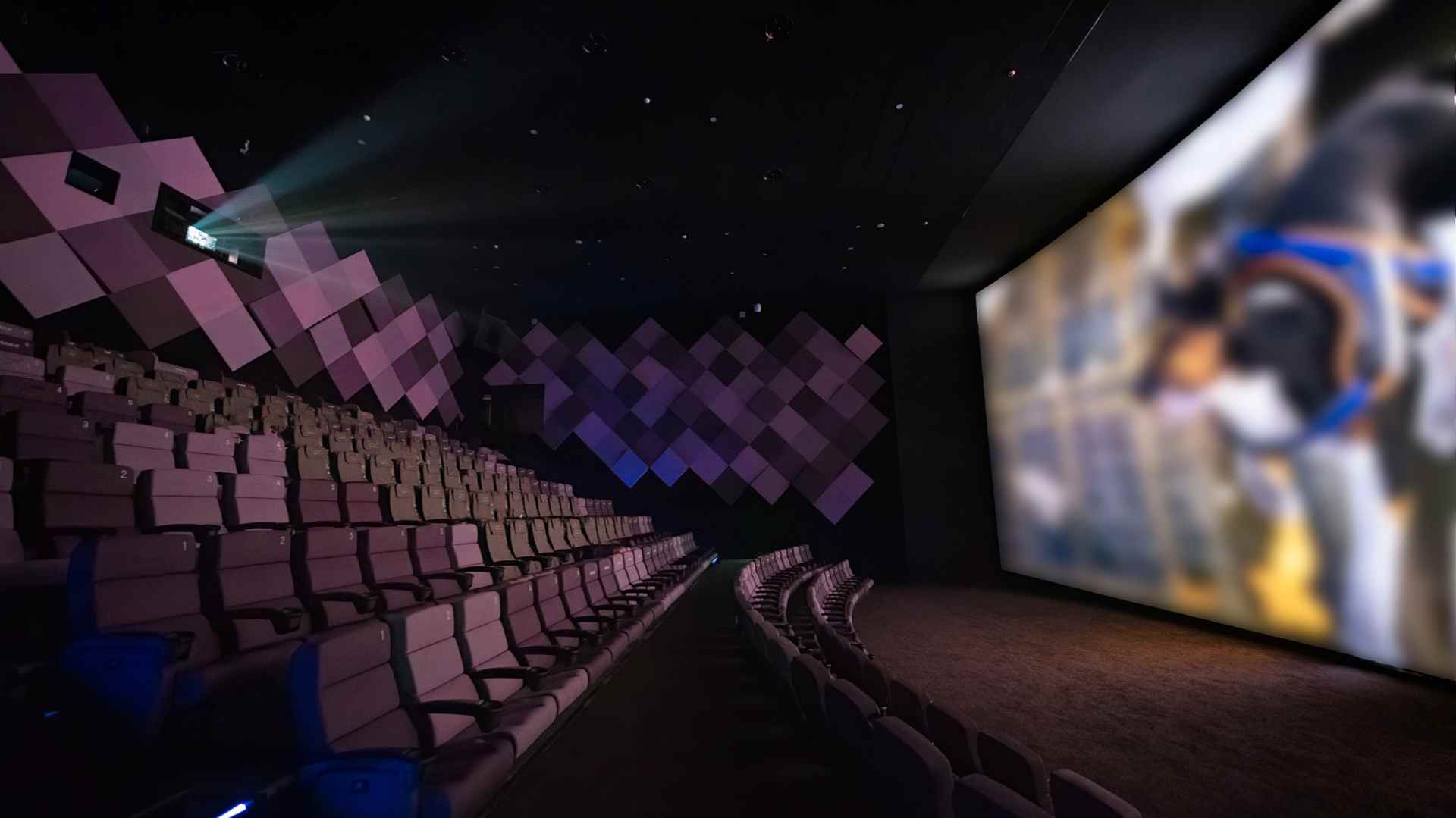 2025暑期档票房突破70亿 抗战题材电影《南京照相馆》登顶冠军