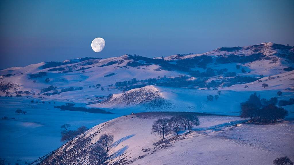 内蒙古锡林郭勒冰雪赛事带动冬季旅游热潮