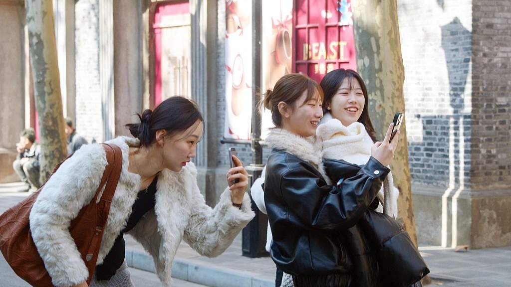 免签政策带火“中国游” 外交部发言人欢迎全球游客共度春节