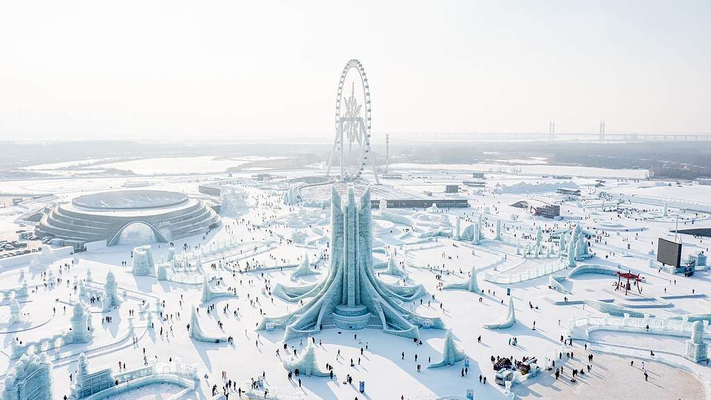 元旦短途游冰雪跨年热，登山祈福开启2025新篇章