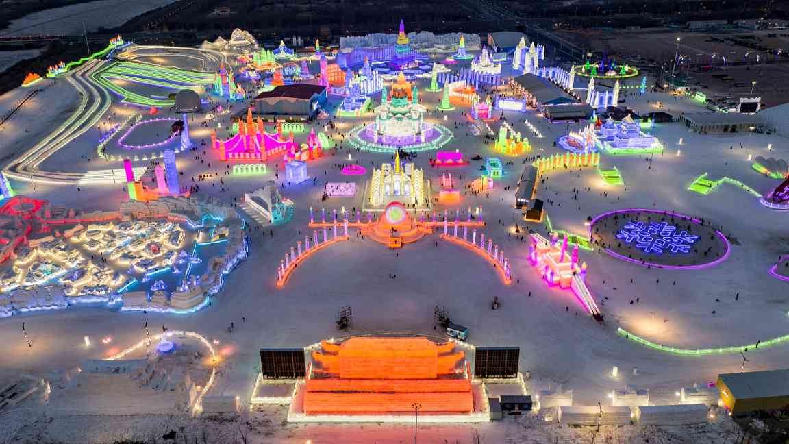 元旦文旅消费活力回升 冰雪非遗体验引领新年热潮