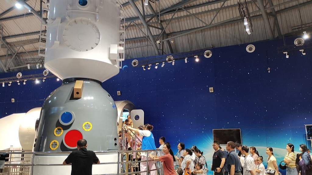 科技旅游新体验：航天研学与科普创新