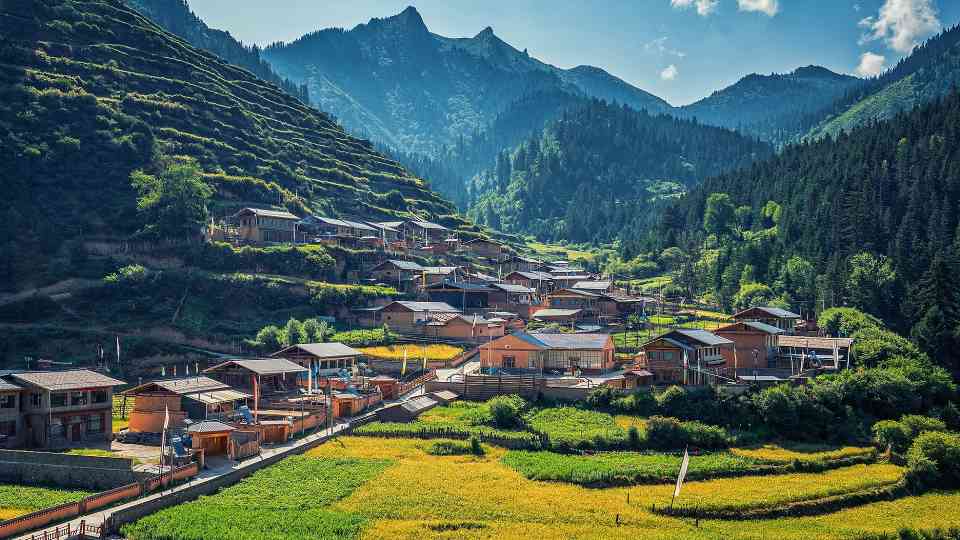 乡村旅游升温趋势与消费升级新路径