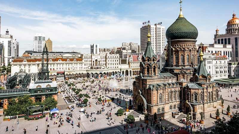 2025年前三季度国内旅游市场出游人次增长18% 花费同比增11.5%